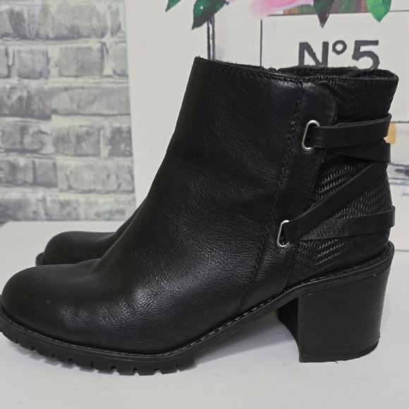 BareTraps Hensley Black 9M Lug Boots Stacked Heel - Picture 6 of 13